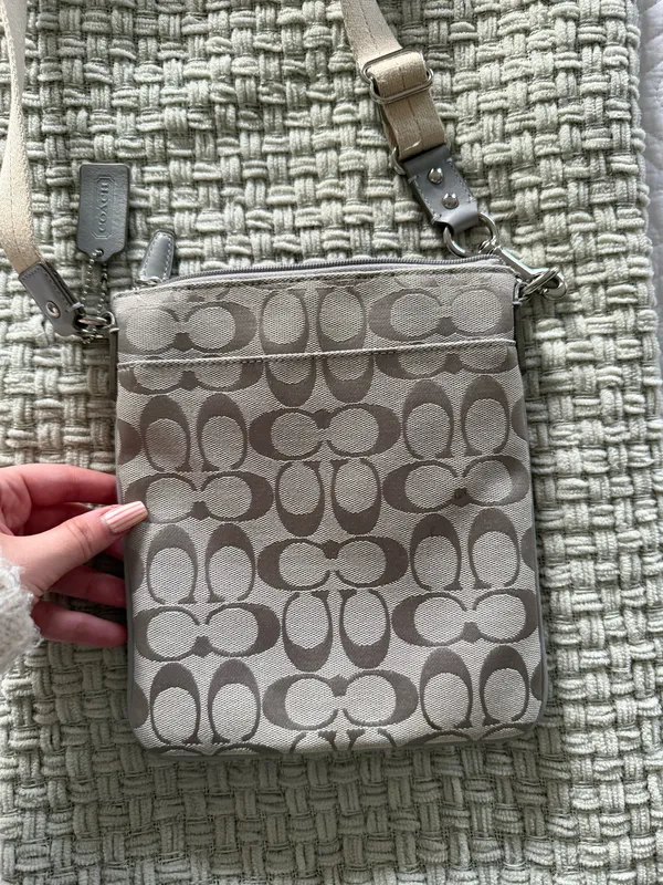 Vintage Coach Crossbody - Image 3