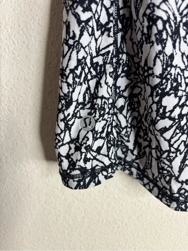 Lululemon Sole Training Tank Ice Breaker White Black size 2 - Image 5