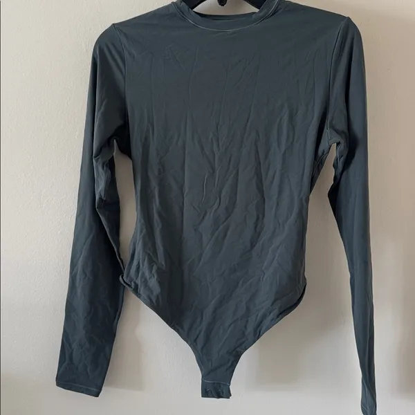 SKIMS LONG SLEEVE CREW NECK BODYSUIT, Size Large, LIMITED EDITION Zircon, $70 - Image 9