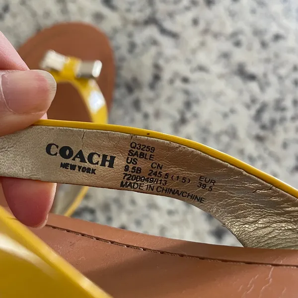 Coach Sable Yellow Patent Leather‎ Bow Thong Sandals Flat Flip Flops Q3259 9.5 - Image 7
