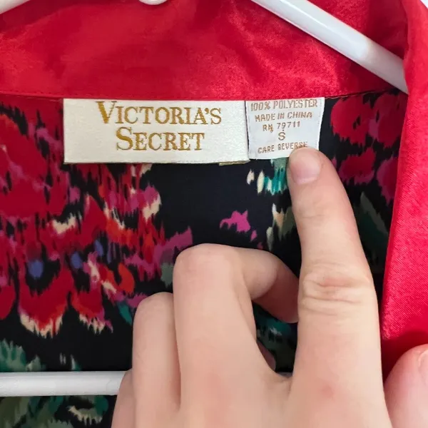 Small Vintage Victoria's Secret Gold Label Satin Pajama Set - Image 4