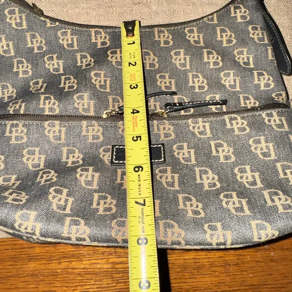 Dooney & Bourke Y2K Black and Tan Monogram Shoulder Bag - Image 11
