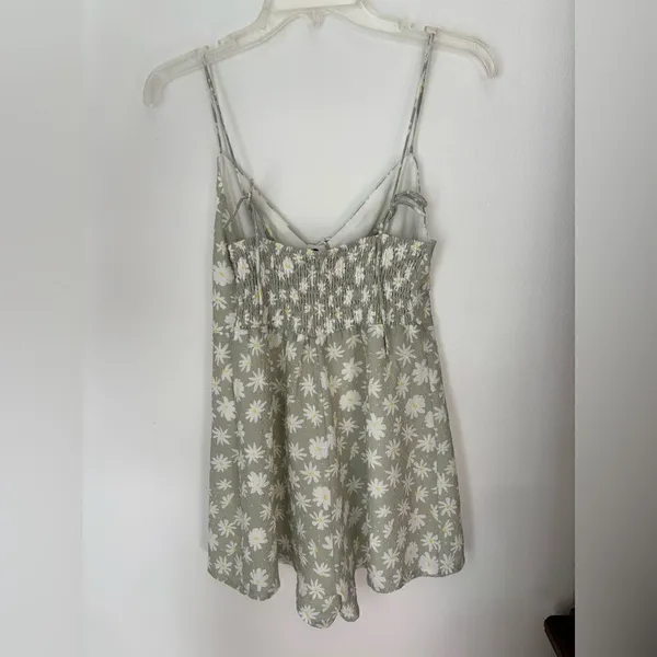 Princess Polly Green Daisy Print Romper Size 6 Smocked Back V Neck - Image 7
