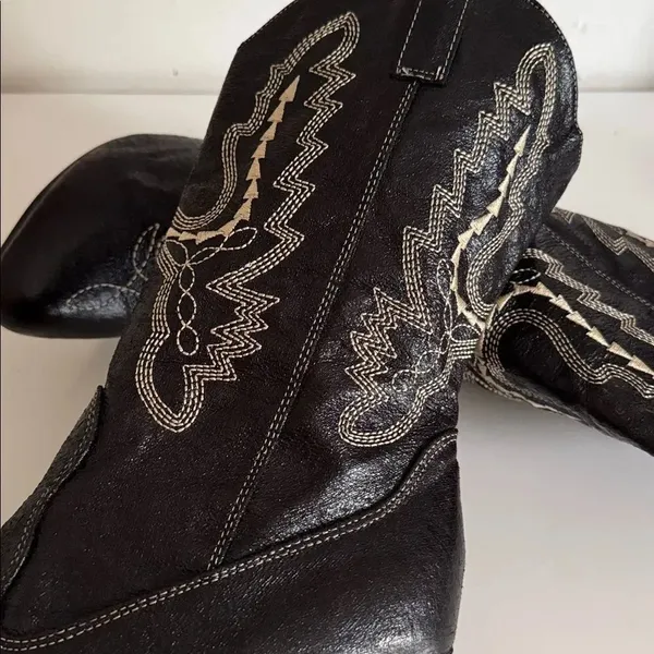 Ellie Black Embroidered Heeled Boots EUC - Image 2