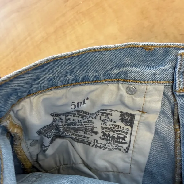LEVI’S  501 Original Short Distressed Size 29 Buttonfly - Image 13