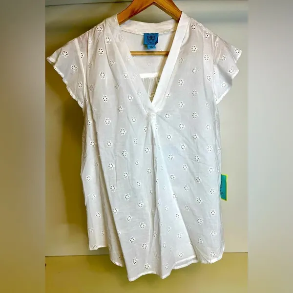 NWT white CeCe eyelet Top- medium - Image 2