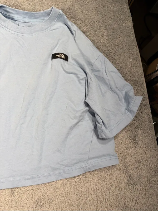 The North Face Light Blue Cropped Tee shirt small - Image 5