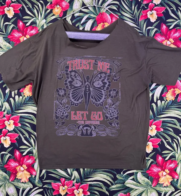 Trust Me Let Go.. The Universe Butterfly Green Top Size L/XL - Image 3