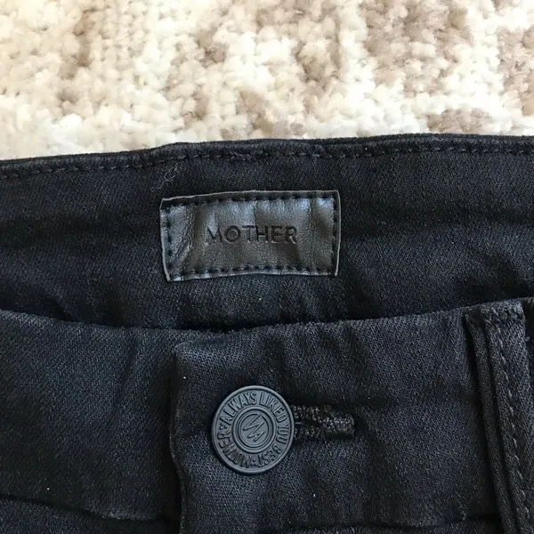 NWOT Mother Looker Ankle Fray Jeans in Guilty As Sin Distressed - Image 9