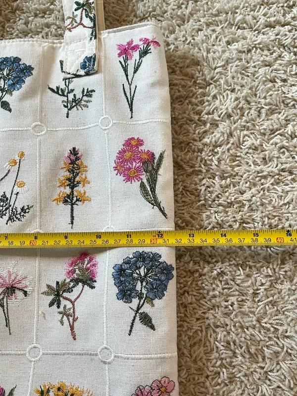 Floral Embroidered Tote White - Image 7