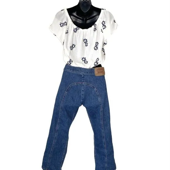 ASTR‎ The Label Women's Embroidered Floral Crop Top White Navy Size Medium - Image 8