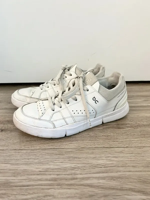On Women's The Rodger Clubhouse Tennis Sneaker in White Size 8.5 - Image 3