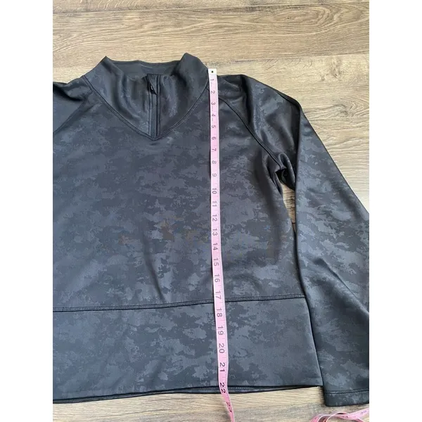 EUC Womens Spyder Active long sleeve 1/4 quarter zip cropped‎ camo black size L - Image 5