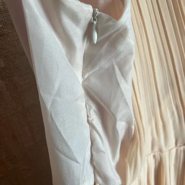 Stylish Cream Pleated Dress Size 6 - Image 8