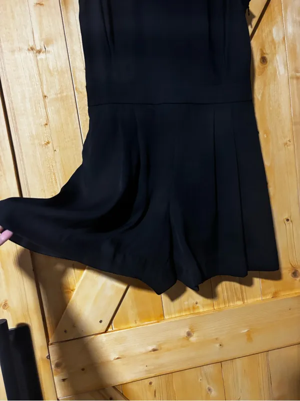 LOFT Black‎ Sleeveless Pleated Shorts Romper with Pockets - Size 0 - Image 2