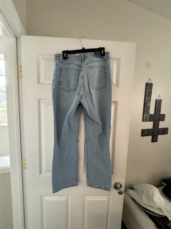 Abercrombie Ultra High-Rise 90s Straight Curve Love Jeans - Image 3