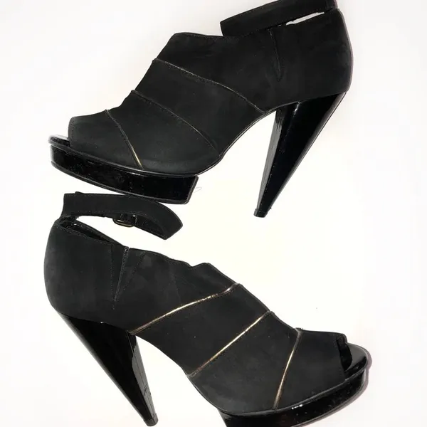 TopShop 7.5 gold & Black ankle strap heels - Image 2