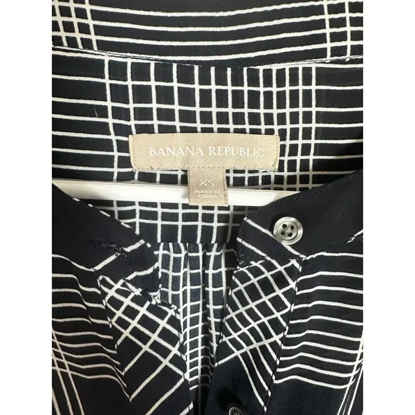 Banana Republic Navy‎ Blue Windowpane Plaid Roll Tab Henley Blouse XS 970424 - Image 4