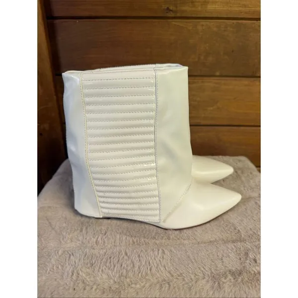 Azalea Wang "Never a Bad Idea" wedge booties white, quilted textured panel /poi - Image 2