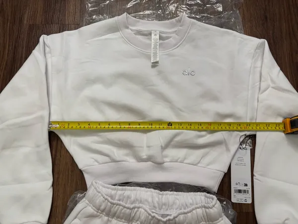 🤍✨Cropped Accolade Crewneck & Shorts Set – White (Size M) - Image 6