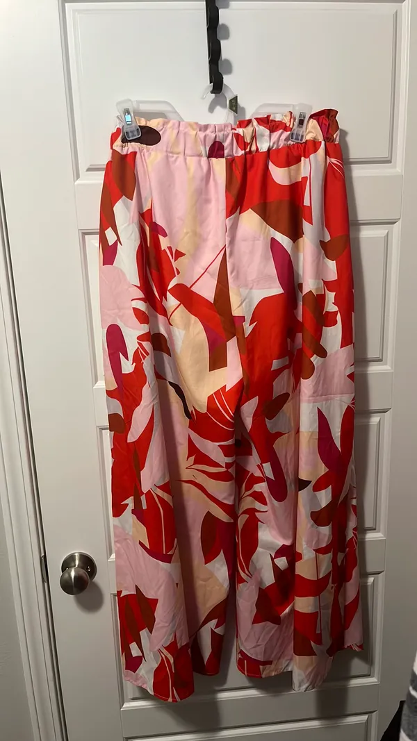 SheIn Floral Summer Pants with Slits - Image 3