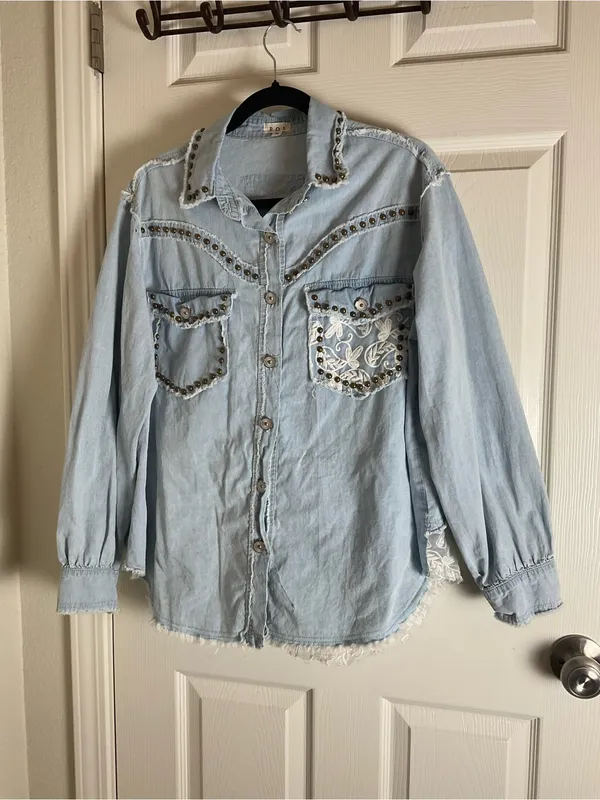 POL Light Wash Denim Button Down Top Shirt Studded Western Lace Trim Small S - Image 2