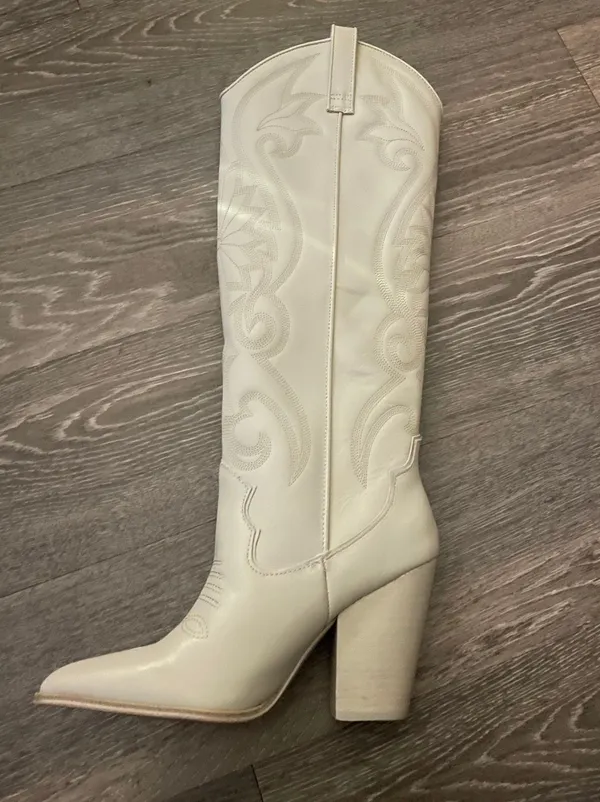 Steve Madden NWT  Lasso Western Boot in bone. Size 7 - Image 8