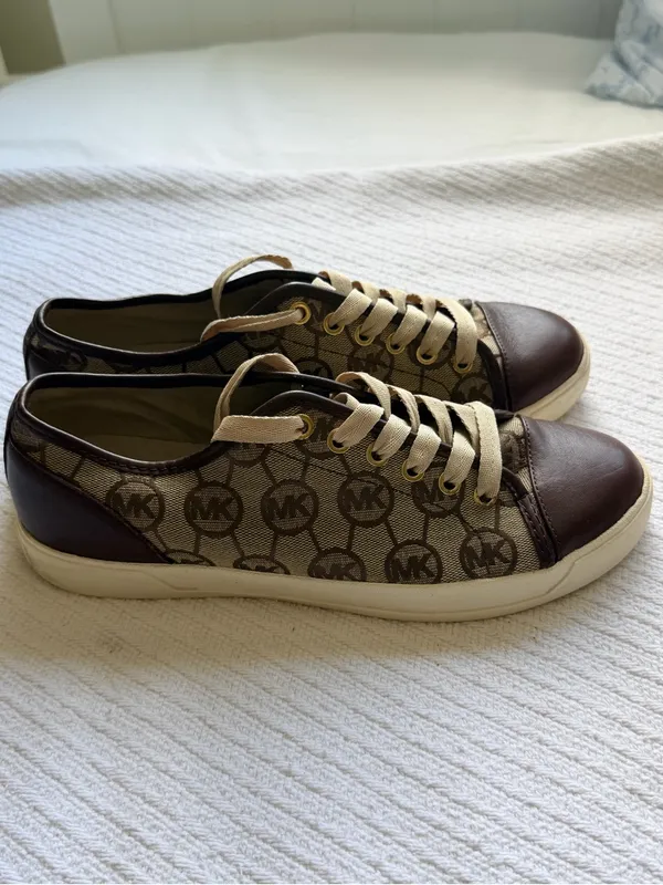 MK Logo Low-Top Sneakers Size 8.5 - Image 2