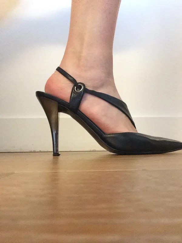 J. Renee Heel with a twist front slingback Euro size 40 fair condition - Image 4