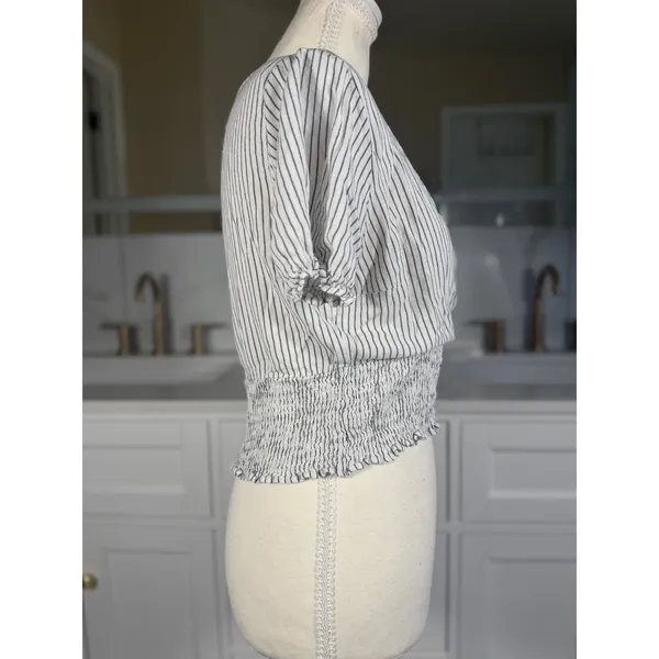 Abercrombie & Fitch Top Womens Medium White Blue Stripe Smocked Wrap Crop - Image 5