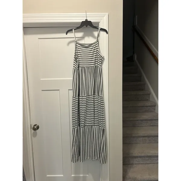 SheIn Charcoal Gray & White Sun Dress Spaghetti Straps Tiered Ruffles Maxi Size 8 / 10 - Image 4