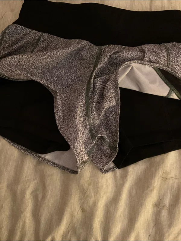 Lululemon Hotty Hot Short (Naked 4") Fractal Alpine White Black / Black Size 4 - Image 6