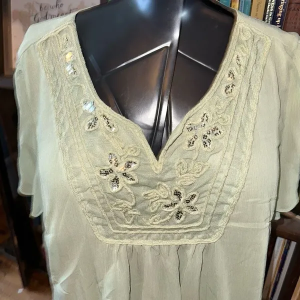Lane Bryant sage green bling embroidered flowy 14/16 blouse - Image 2