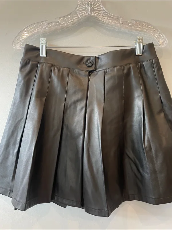 Black Faux Leather Pleated Mini Skirt large like new - Image 2