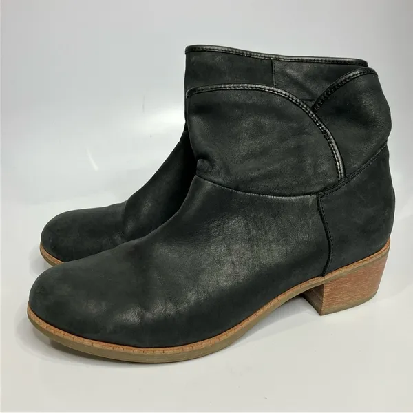 UGG Darling boots black leather ankle boots trendy women’s‎ size 10 - Image 4