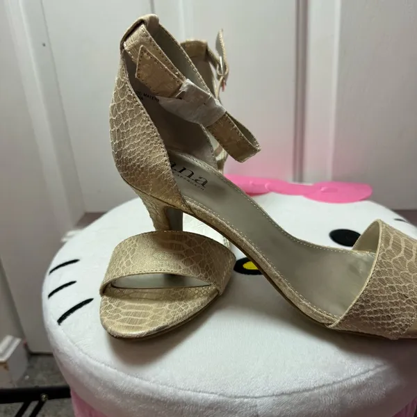 Anna Women's Beige Textured Heels Size 7.5 - Image 4
