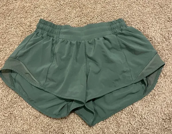 Lululemon Shorts Hotty Hot - Image 2