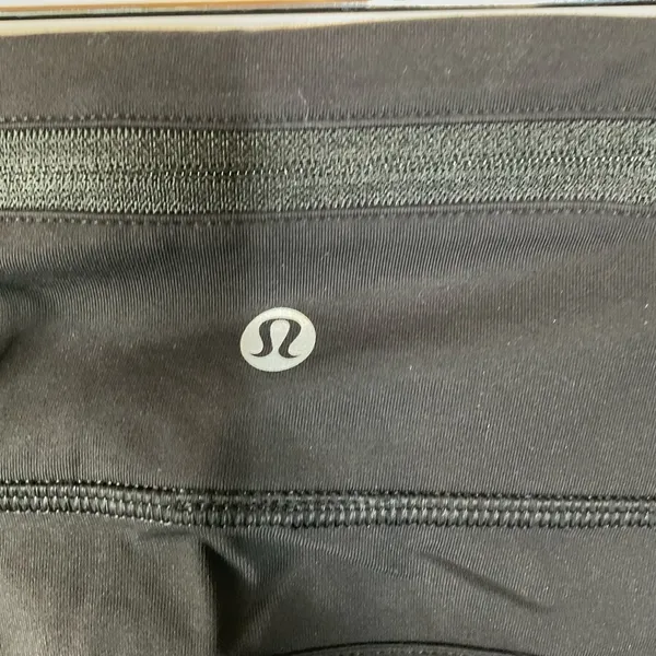 Lululemon Black Cropped Leggings‎ Size 6 - Image 3