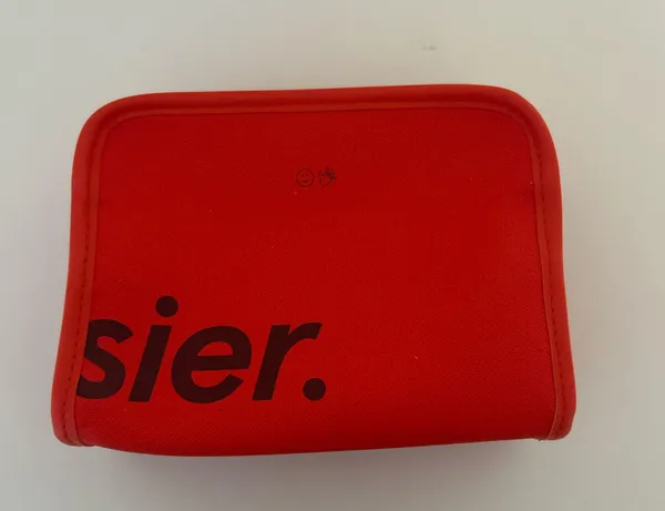 Glossier beauty bag - Image 2