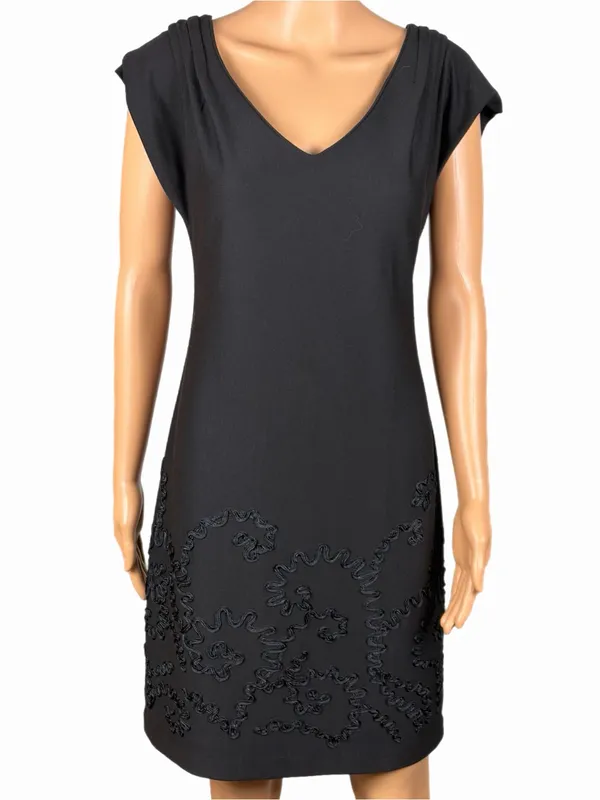 TIANA B. Black Floral Ribbon Appliqué V Neck Shift Dress Medium - Image 4