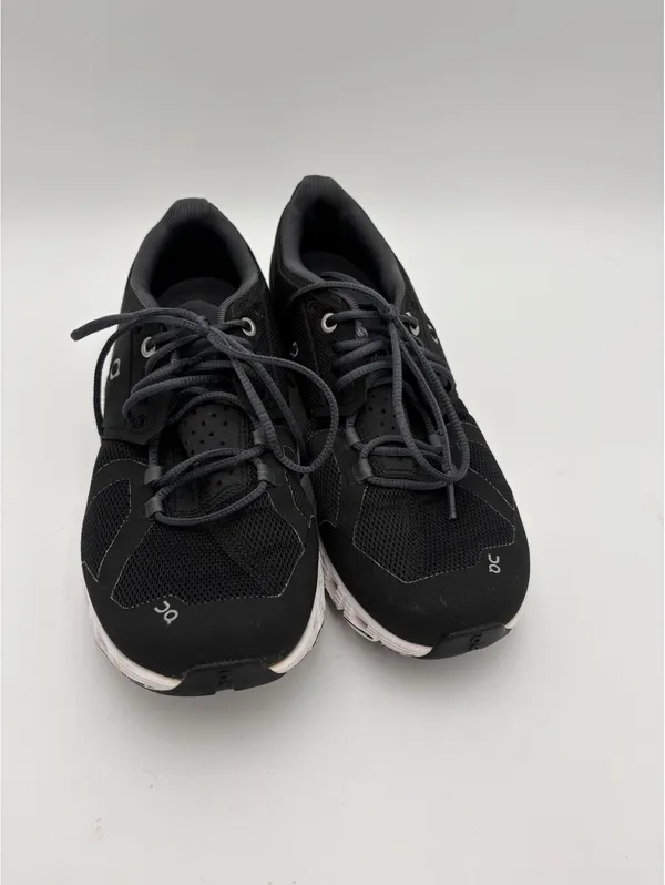 On Cloud Woman’s 7.5 Running Shoes - Excellent Condition-Running Or Casual - Image 4