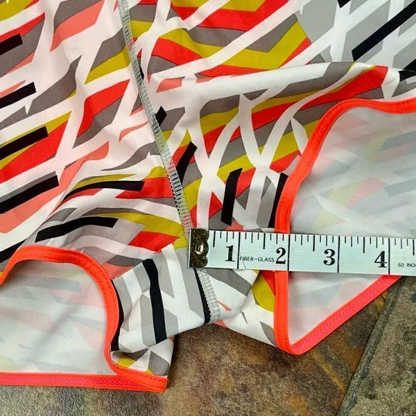 Fabletics Suva Run Shorts Large - Image 4
