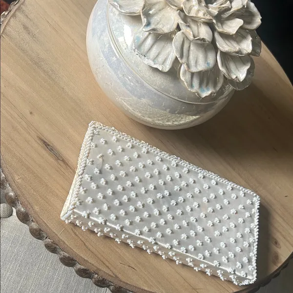 Non Signe Handmade Creme/White Bridal Beaded Clutch Made in Hong Kong - Image 9