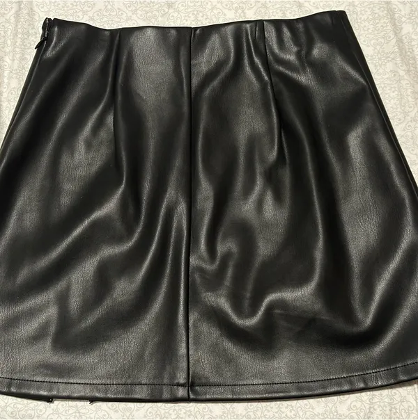 Hollister a-line faux leather mini skirt in black - Image 8