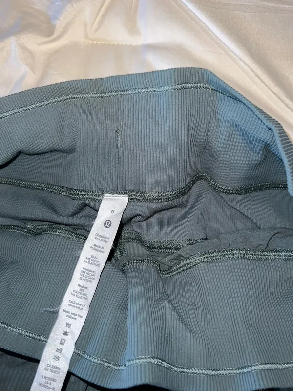 Lululemon Joggers Studio Dance Green Olive Size 6 - Image 3