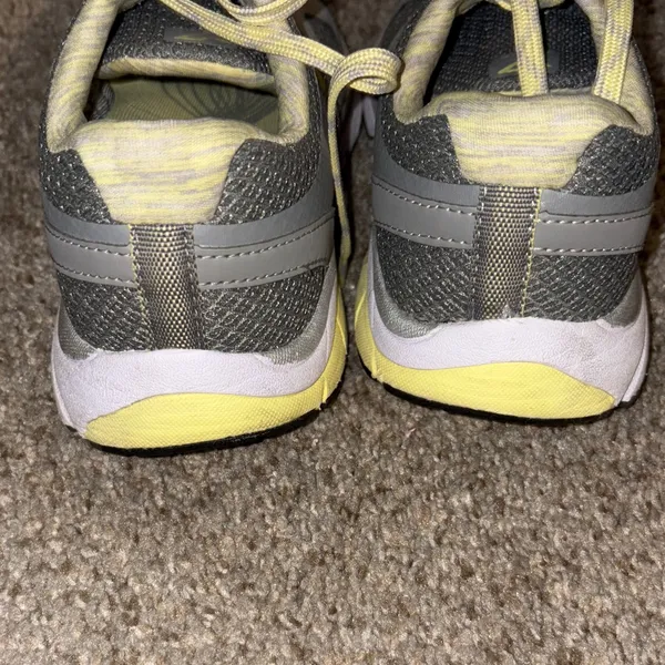 Vionic Gray and Yellow Casual Sneakers - Image 7