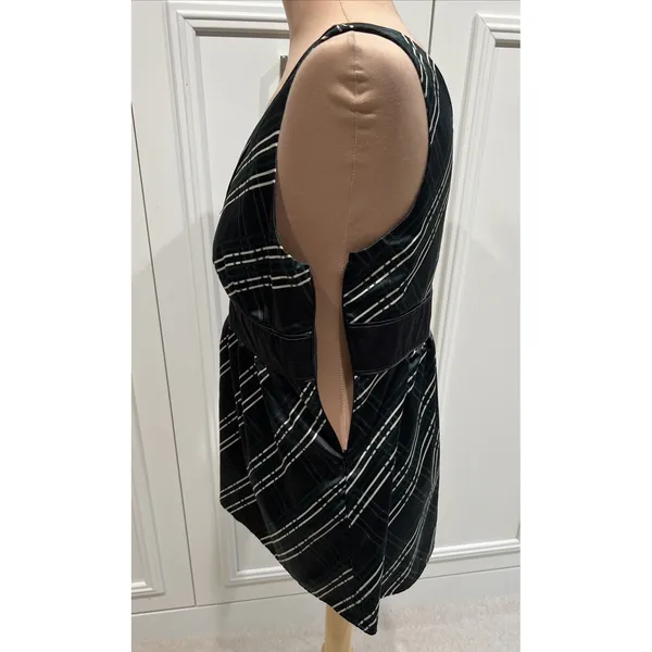 New York &‎ Co Plaid Sleeveless Babydoll Top Black Green Holiday Dark Academia 6 - Image 6