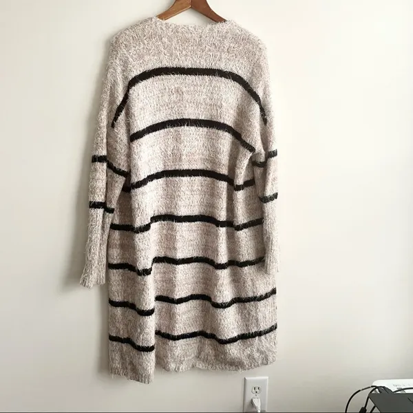 Onetheland striped soft cardigan size medium - Image 4