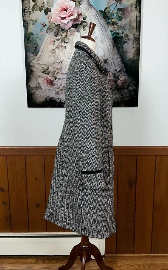 Gorgeous LOFT Wool Tweed Coat with Black Velvet Trim! - Image 4
