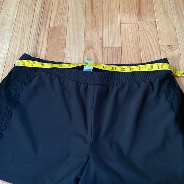 Fabletics Shorts Womens Large Black Pull On Lightweight Running Workout Gym - Image 4